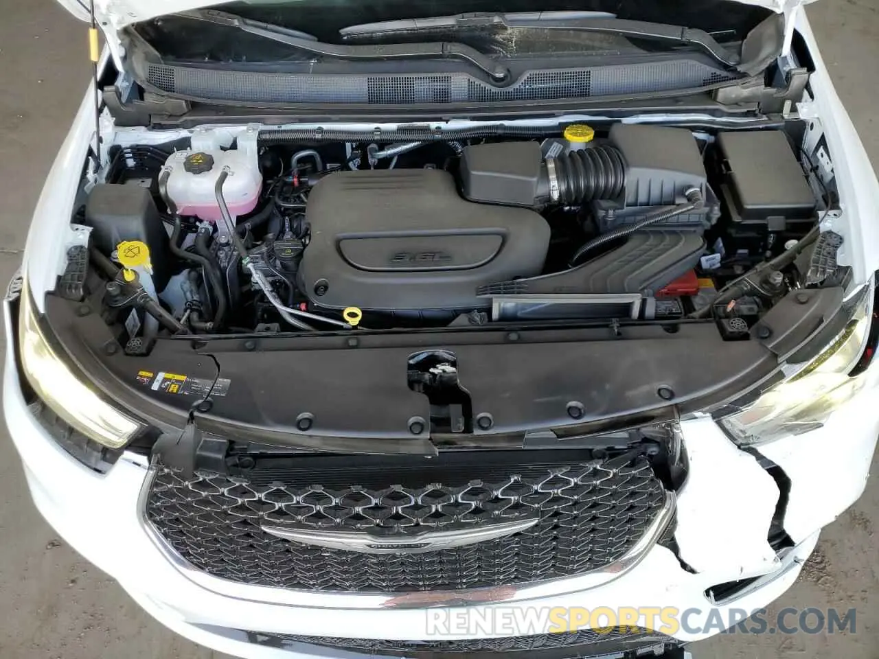 12 fotografías del automóvil dañado 2C4RC1BG0SR502143 CHRYSLER All Models 2025