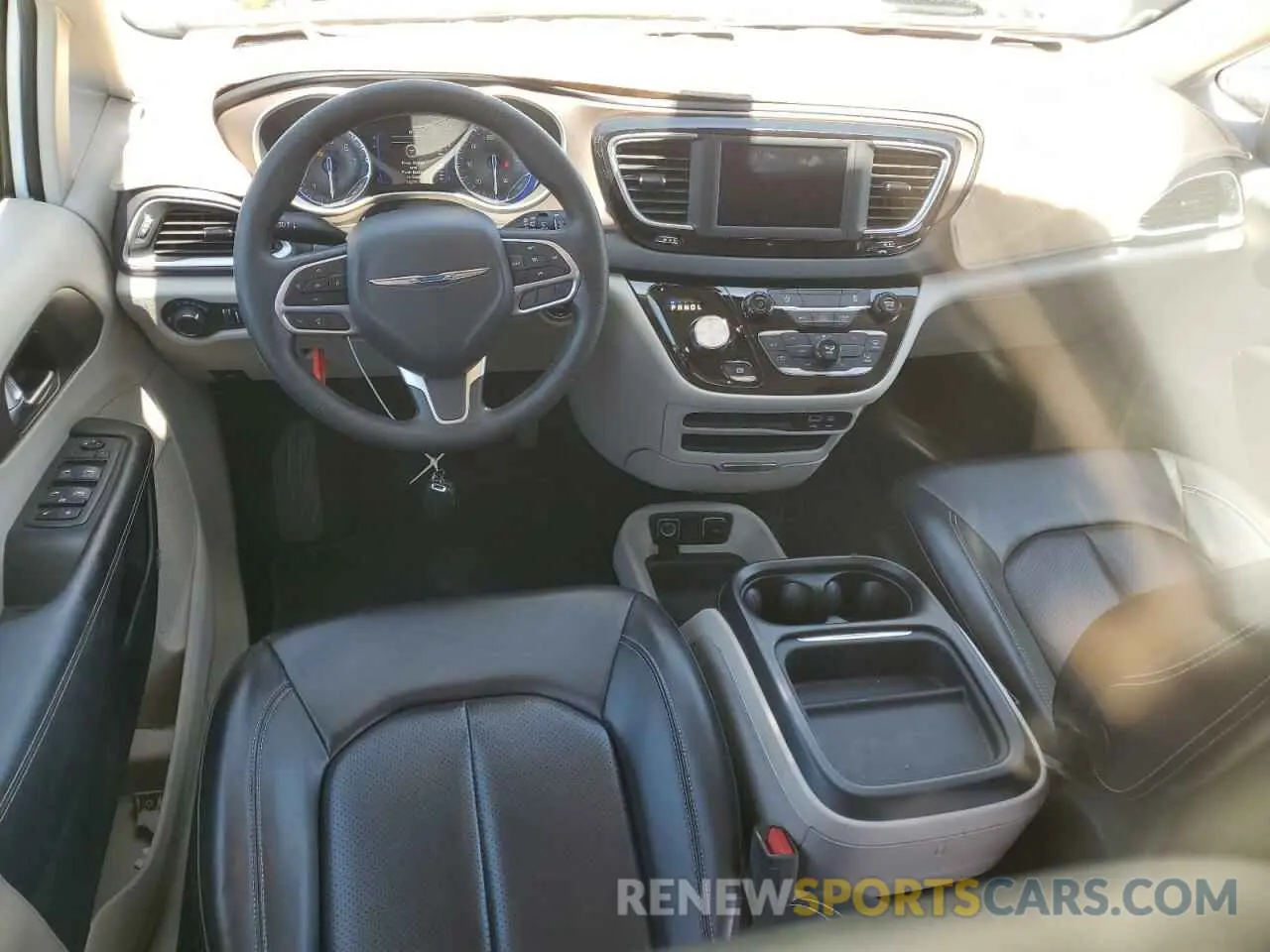 8 fotografías del automóvil dañado 2C4RC1DG5LR261274 CHRYSLER MINIVAN 2020