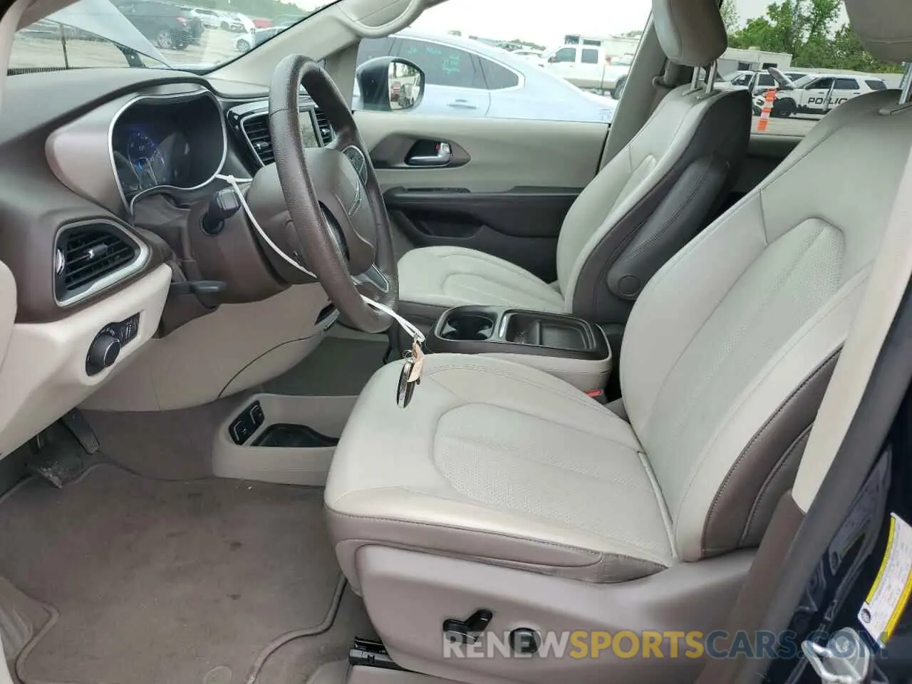 7 fotografías del automóvil dañado 2C4RC1DG9LR172114 CHRYSLER MINIVAN 2020