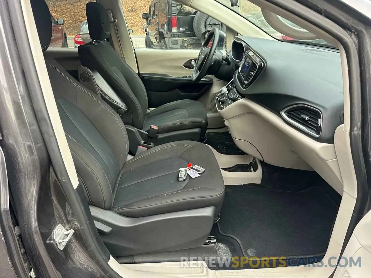 5 fotografías del automóvil dañado 2C4RC1AG0MR607429 CHRYSLER MINIVAN 2021