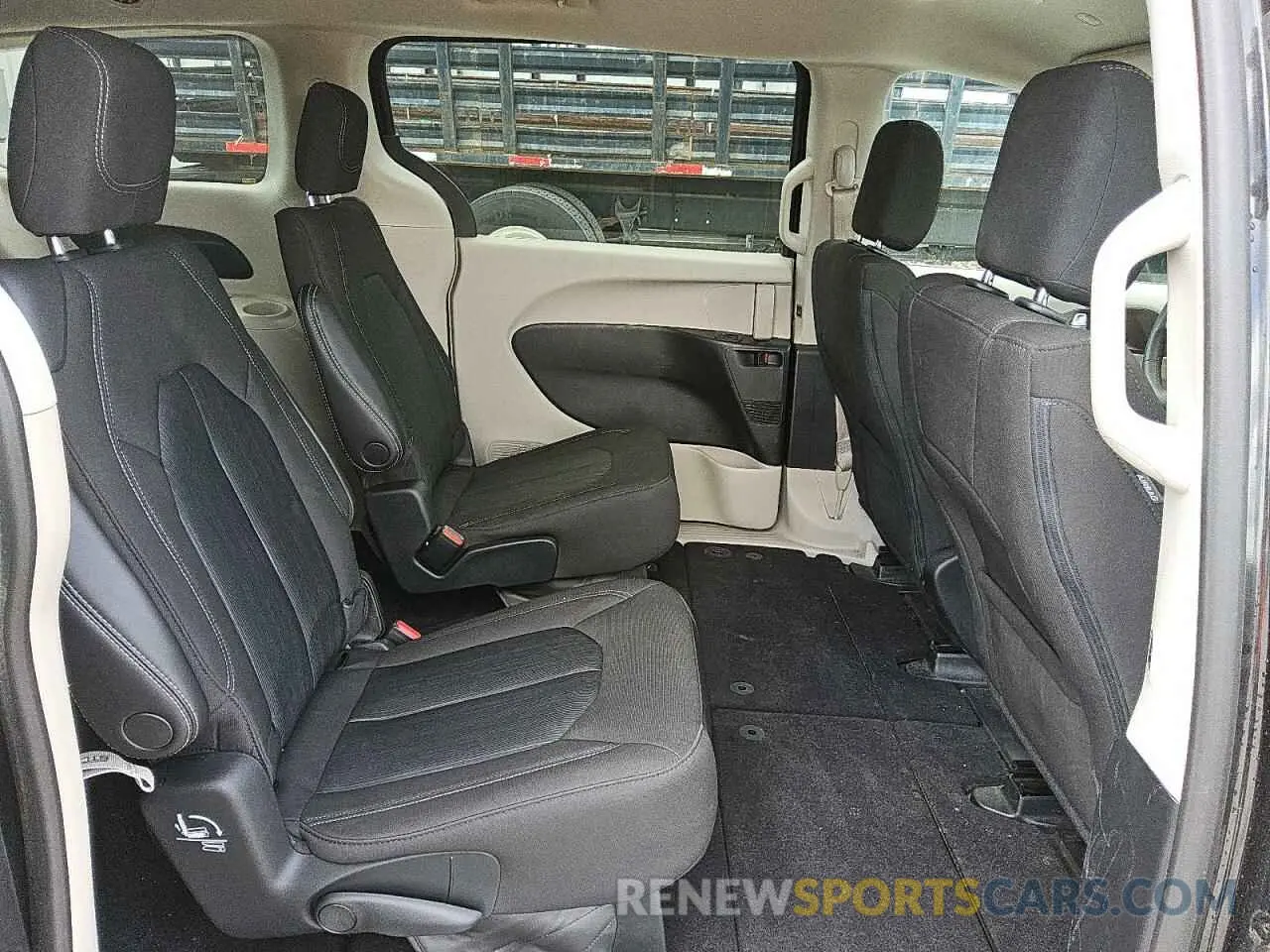 11 fotografías del automóvil dañado 2C4RC1CG2NR153022 CHRYSLER MINIVAN 2022