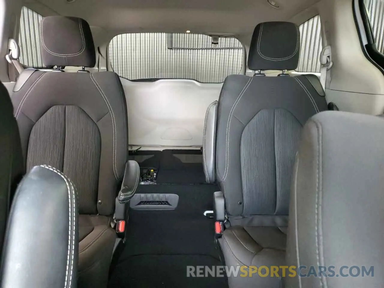 10 fotografías del automóvil dañado 2C4RC1CG1PR520270 CHRYSLER MINIVAN 2023