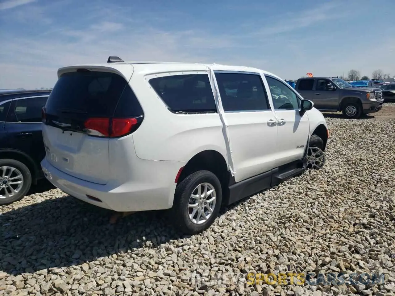 3 fotografías del automóvil dañado 2C4RC1CG3PR583399 CHRYSLER MINIVAN 2023