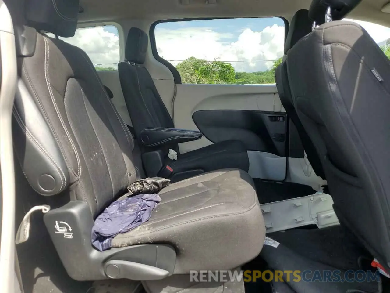11 fotografías del automóvil dañado 2C4RC1CG7PR602732 CHRYSLER MINIVAN 2023
