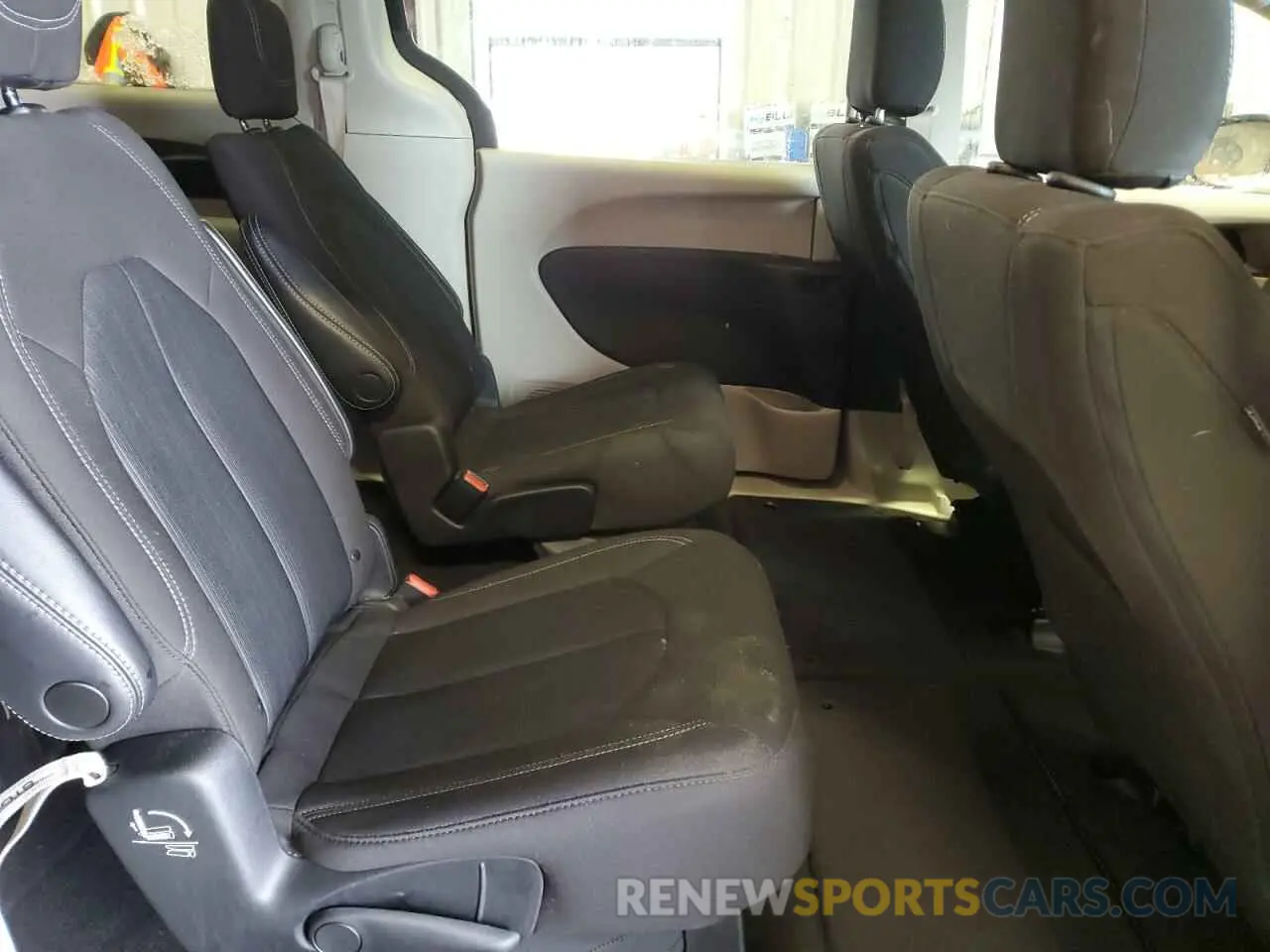 11 fotografías del automóvil dañado 2C4RC1CG8PR601928 CHRYSLER MINIVAN 2023