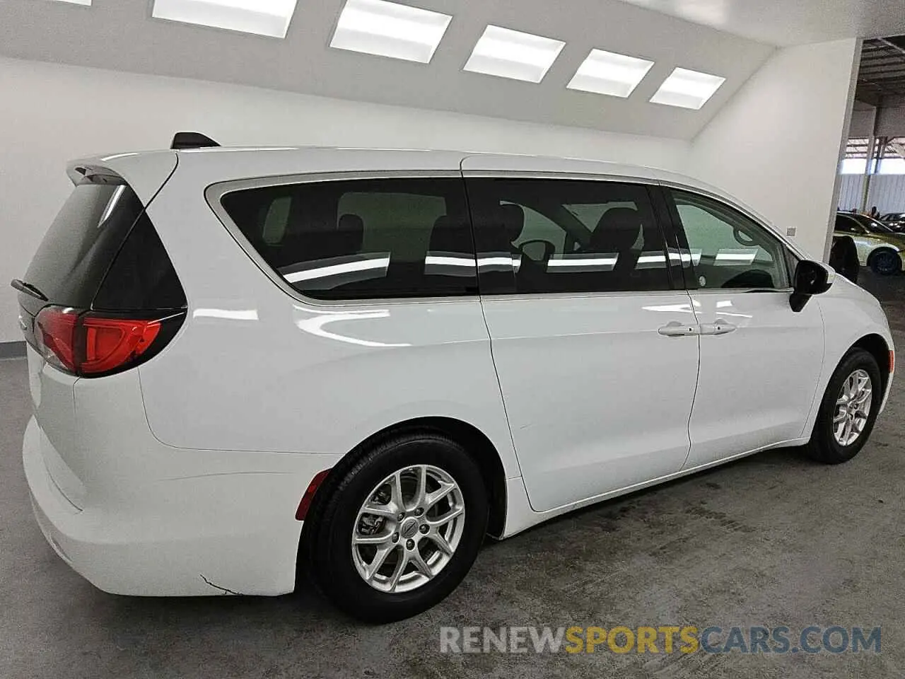 3 fotografías del automóvil dañado 2C4RC1CG9PR608144 CHRYSLER MINIVAN 2023
