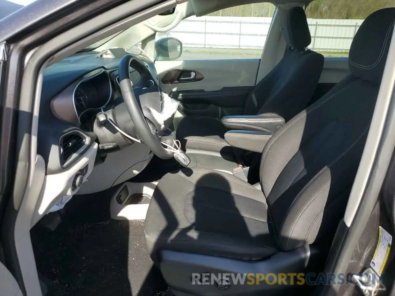 7 fotografías del automóvil dañado 2C4RC1CGXPR566275 CHRYSLER MINIVAN 2023