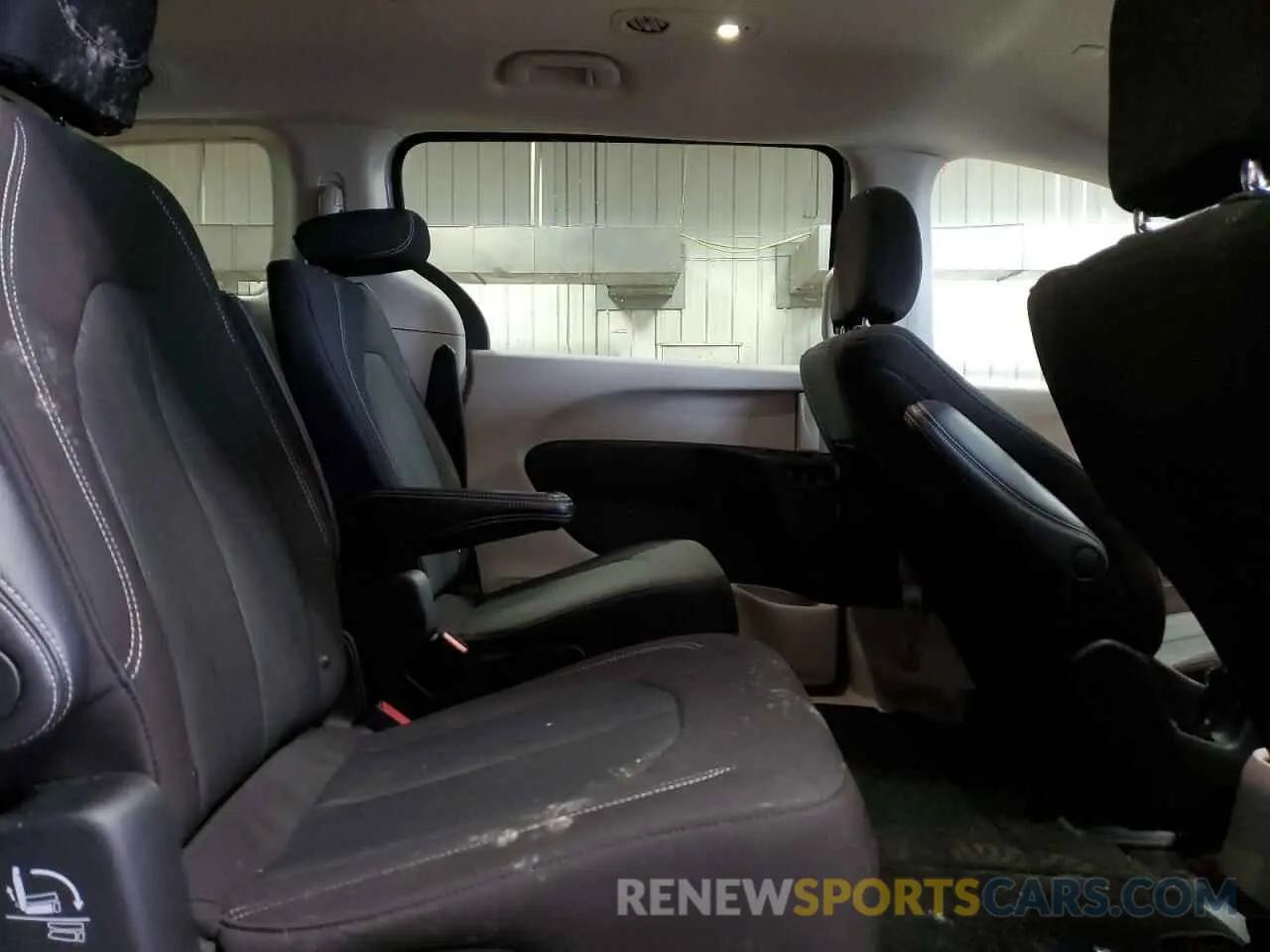 11 fotografías del automóvil dañado 2C4RC1CG7RR148923 CHRYSLER MINIVAN 2024