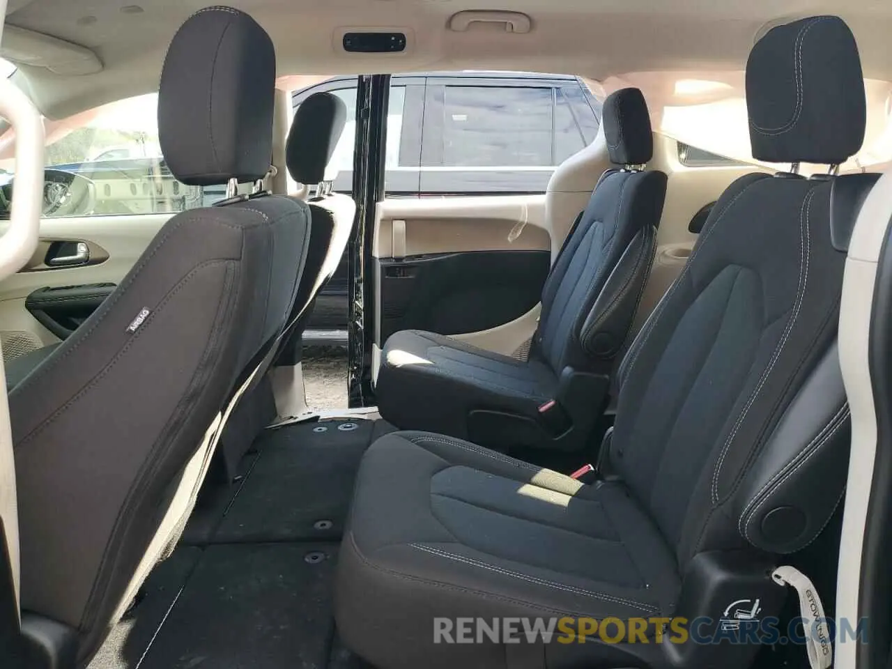 11 fotografías del automóvil dañado 2C4RC1CG7RR186409 CHRYSLER MINIVAN 2024