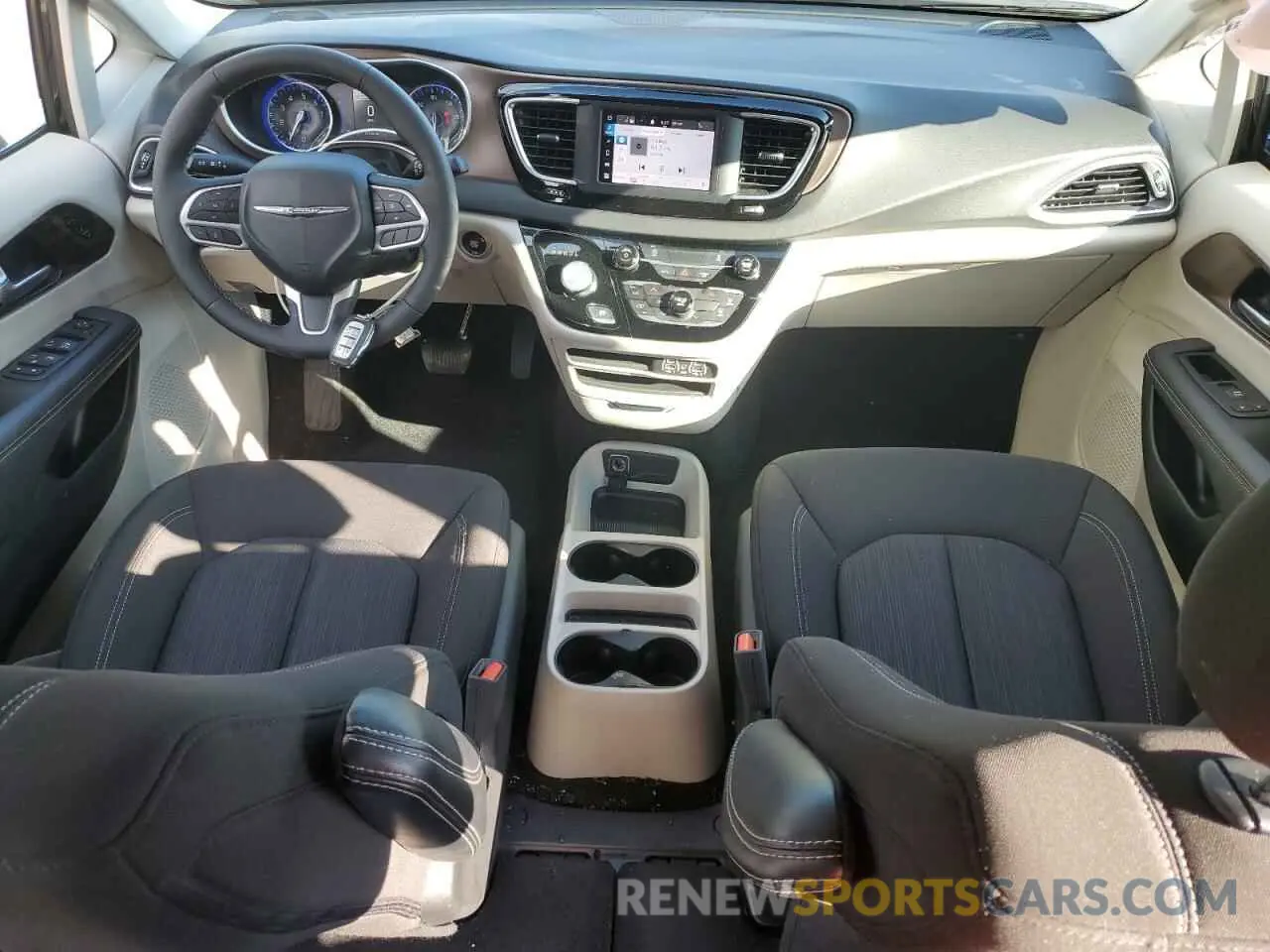 8 fotografías del automóvil dañado 2C4RC1CG7RR186409 CHRYSLER MINIVAN 2024
