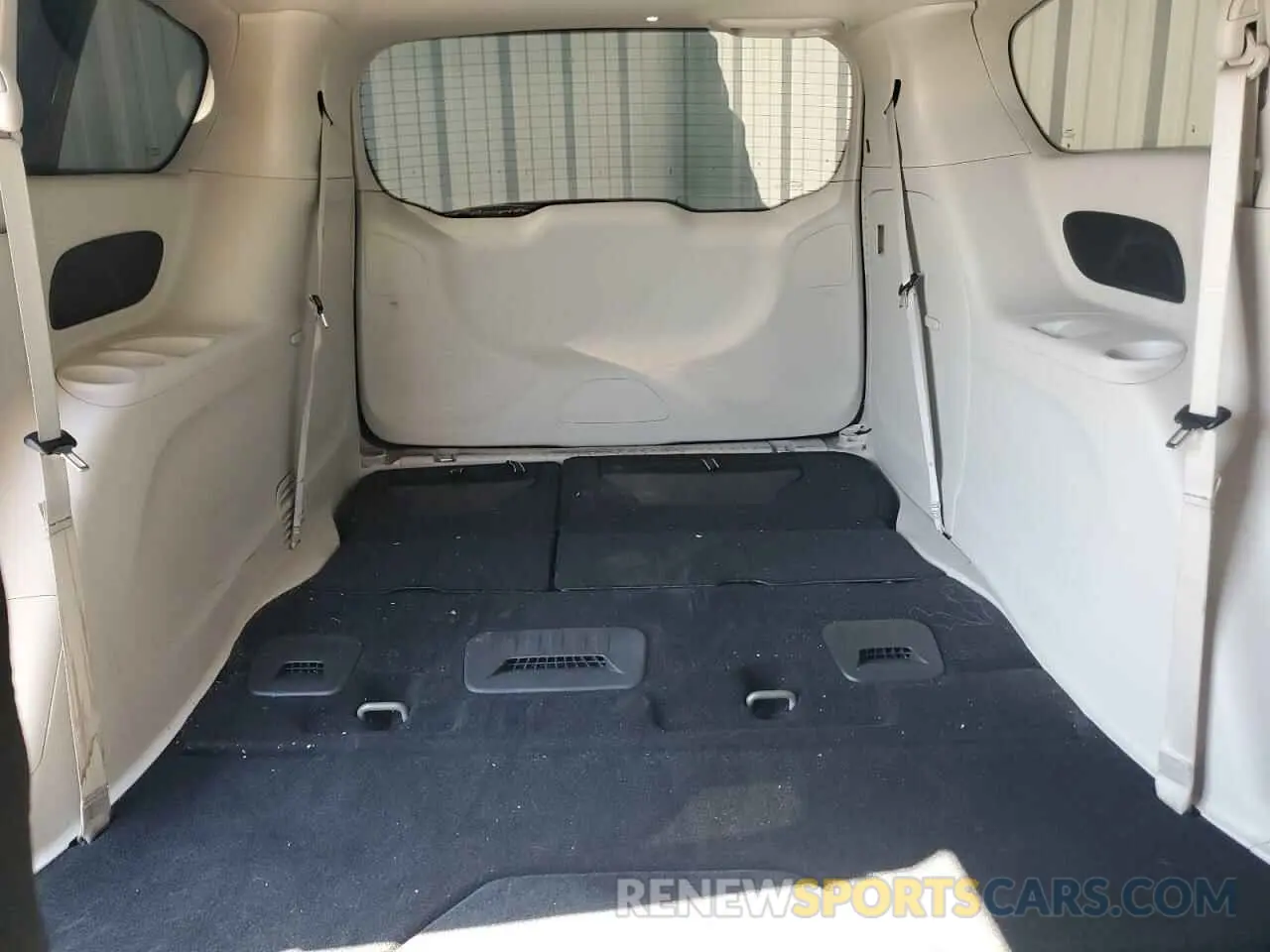 10 fotografías del automóvil dañado 2C4RC1CGXRR128875 CHRYSLER MINIVAN 2024