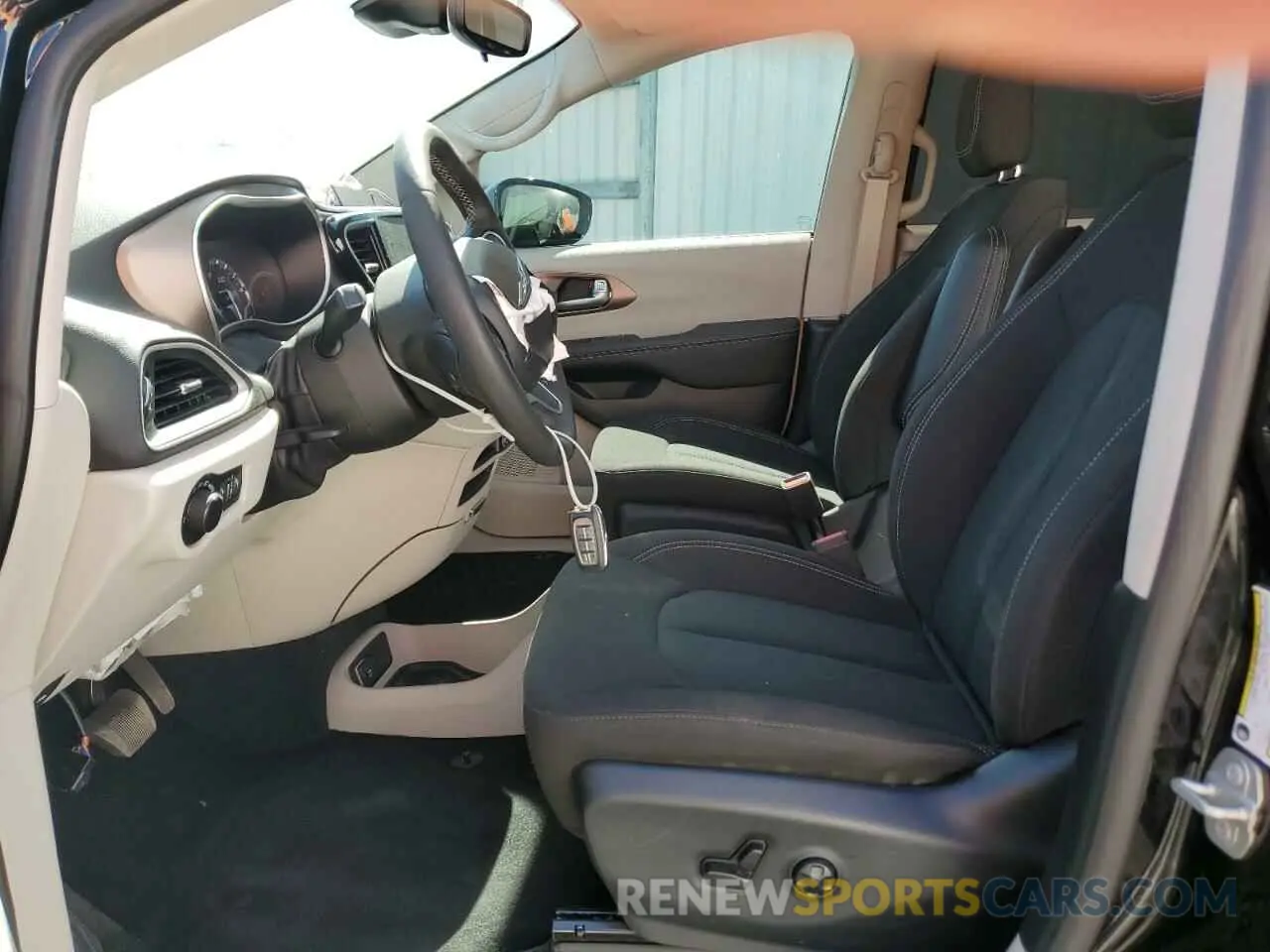 7 fotografías del automóvil dañado 2C4RC1CGXRR128875 CHRYSLER MINIVAN 2024