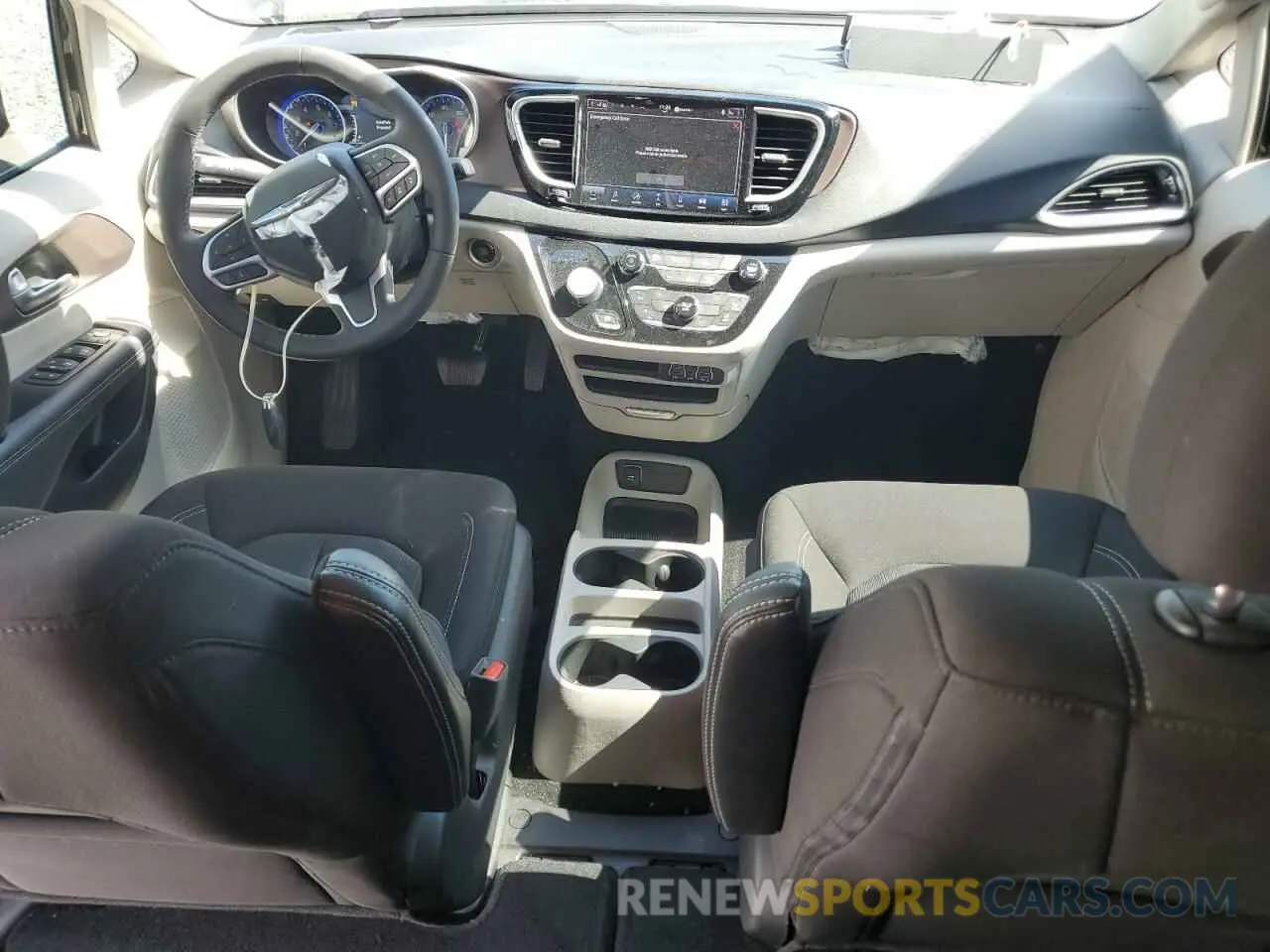 8 fotografías del automóvil dañado 2C4RC1CGXRR128875 CHRYSLER MINIVAN 2024