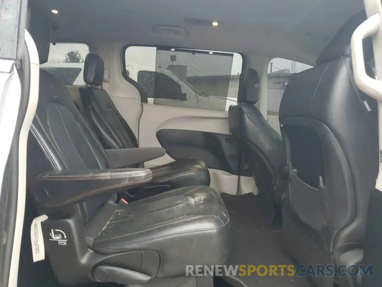 11 fotografías del automóvil dañado 2C4RC1BG0KR560169 CHRYSLER PACIFICA 2019