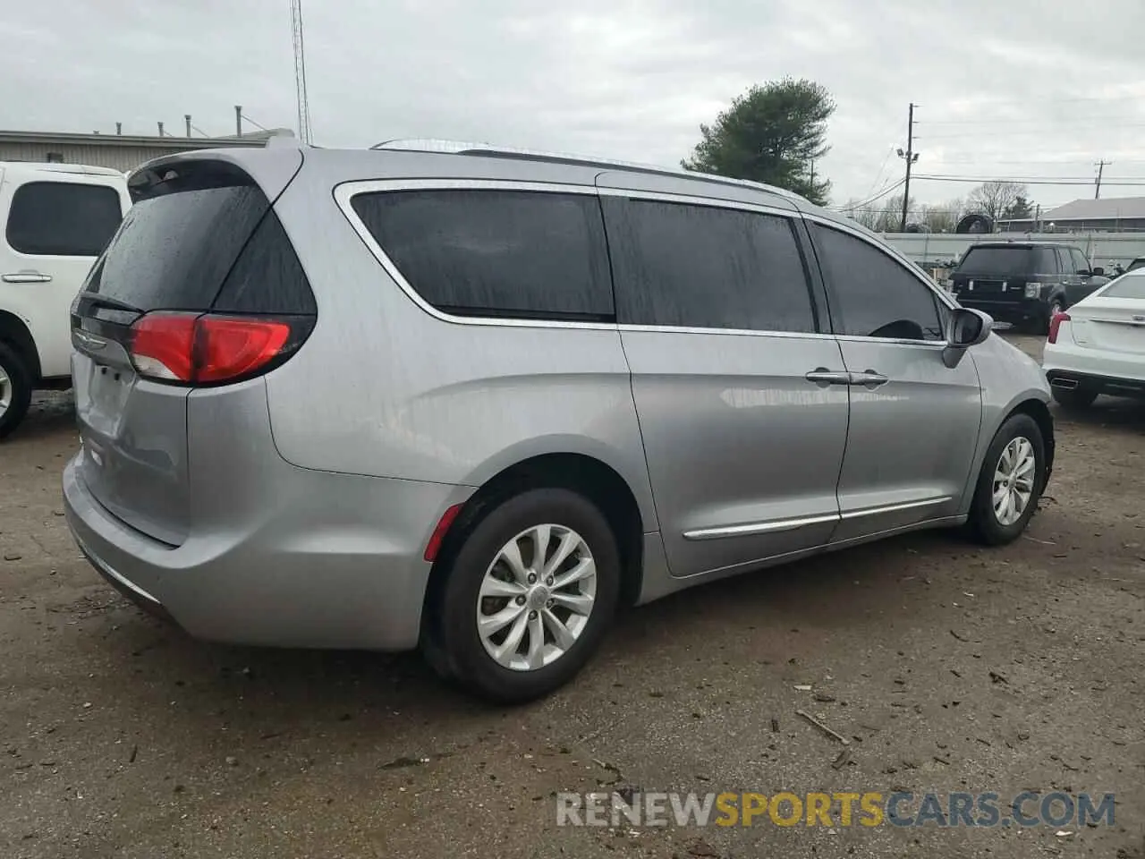 3 fotografías del automóvil dañado 2C4RC1BG0KR560169 CHRYSLER PACIFICA 2019