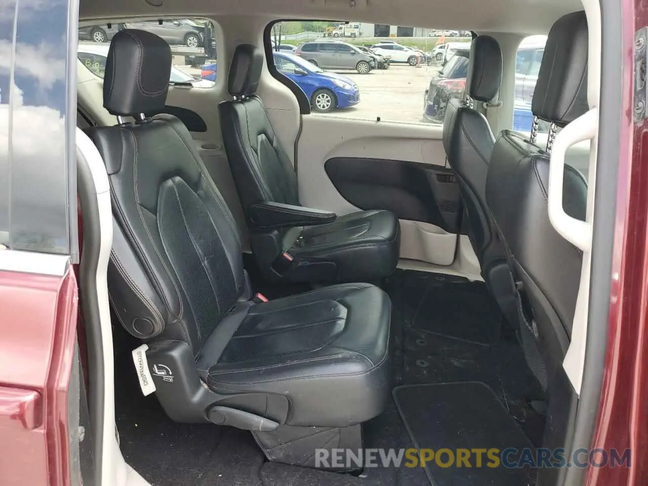 11 fotografías del automóvil dañado 2C4RC1BG0KR560947 CHRYSLER PACIFICA 2019