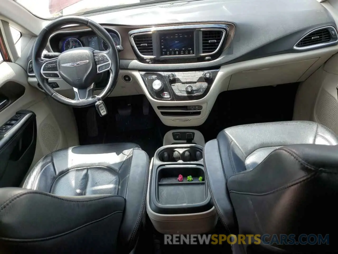8 fotografías del automóvil dañado 2C4RC1BG0KR560947 CHRYSLER PACIFICA 2019