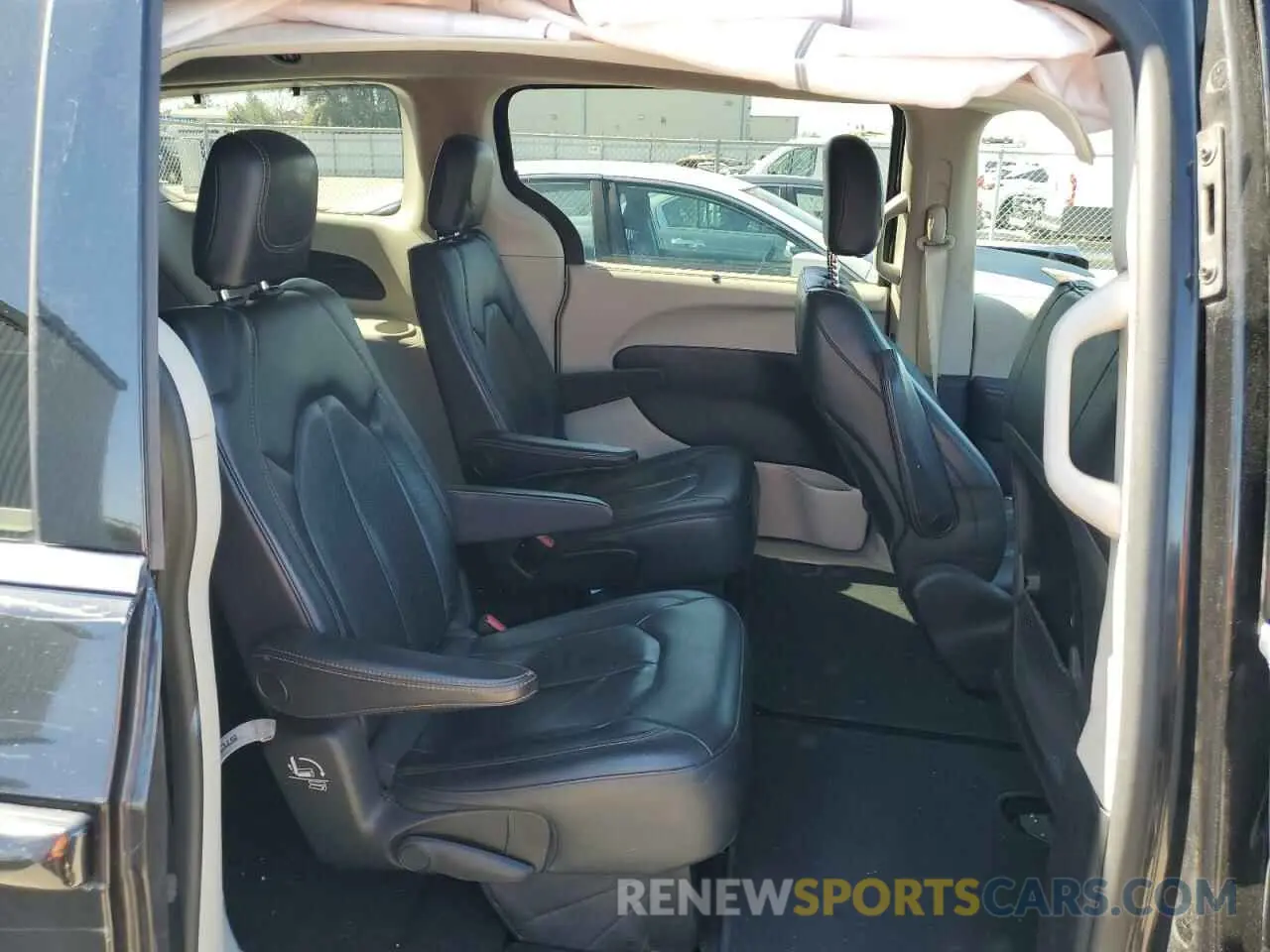 11 fotografías del automóvil dañado 2C4RC1BG0KR651135 CHRYSLER PACIFICA 2019