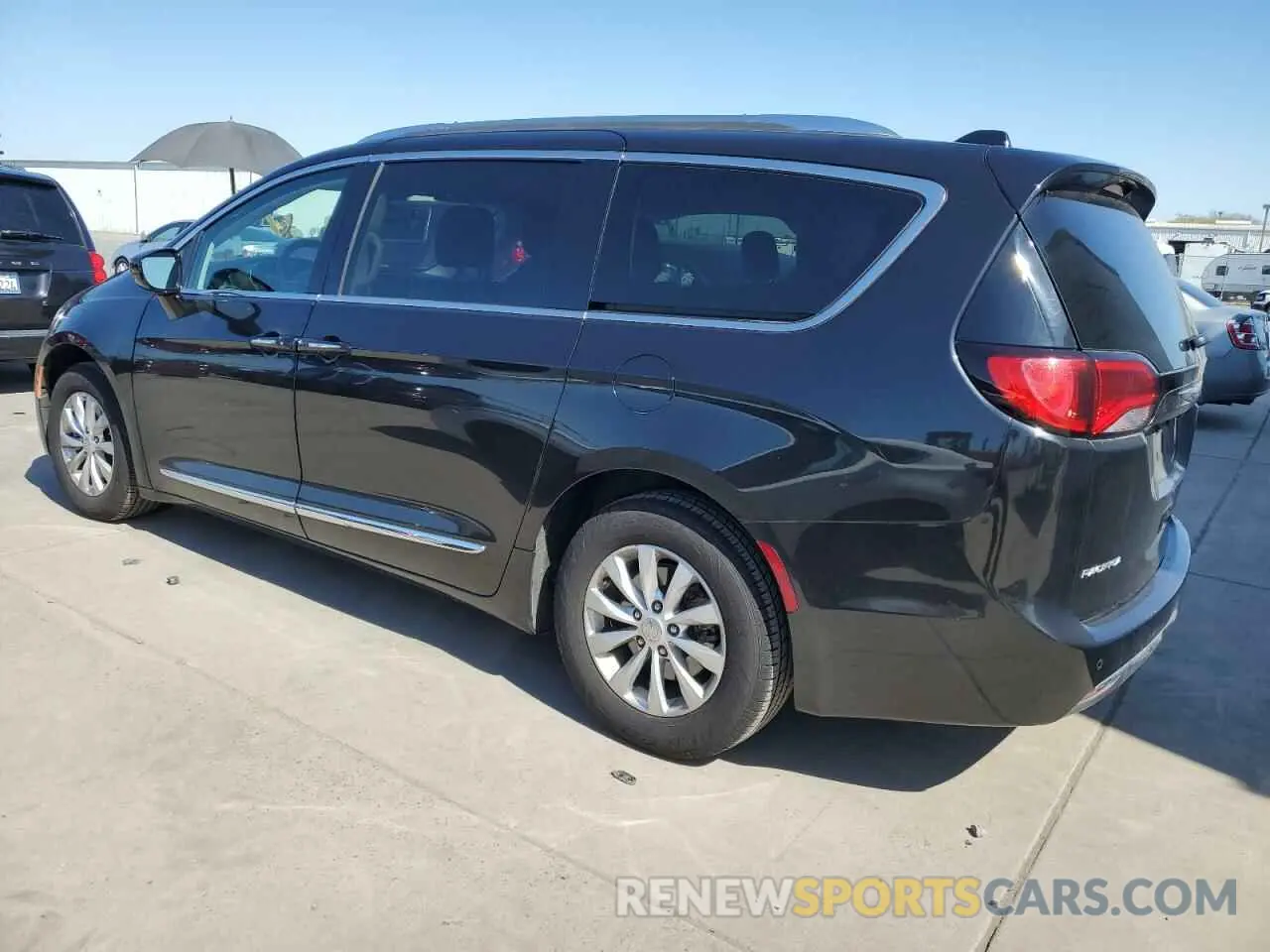 2 fotografías del automóvil dañado 2C4RC1BG0KR651135 CHRYSLER PACIFICA 2019