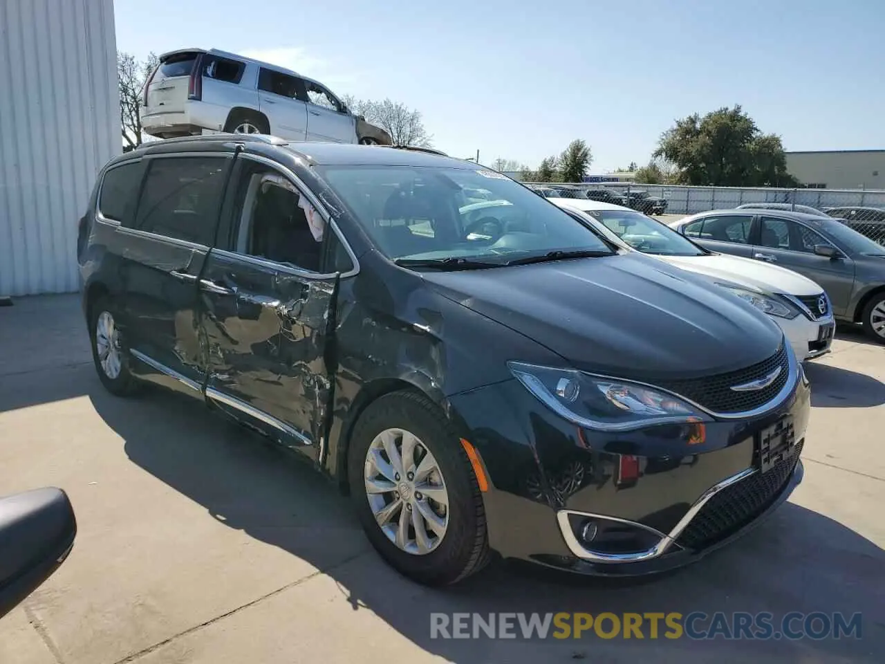 4 fotografías del automóvil dañado 2C4RC1BG0KR651135 CHRYSLER PACIFICA 2019