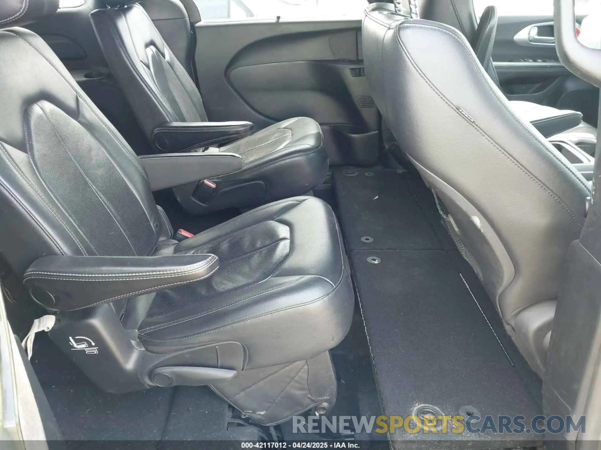 8 fotografías del automóvil dañado 2C4RC1BG0KR714914 CHRYSLER PACIFICA 2019