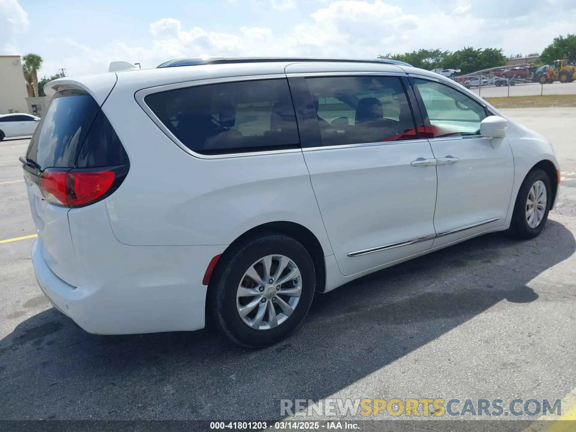 4 fotografías del automóvil dañado 2C4RC1BG1KR539668 CHRYSLER PACIFICA 2019