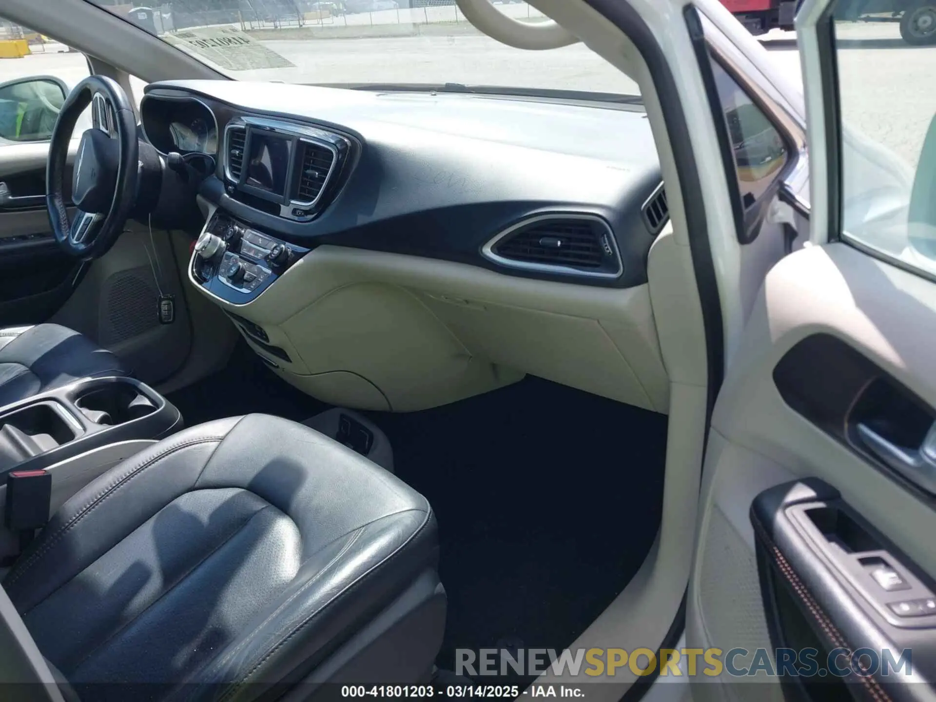 5 fotografías del automóvil dañado 2C4RC1BG1KR539668 CHRYSLER PACIFICA 2019