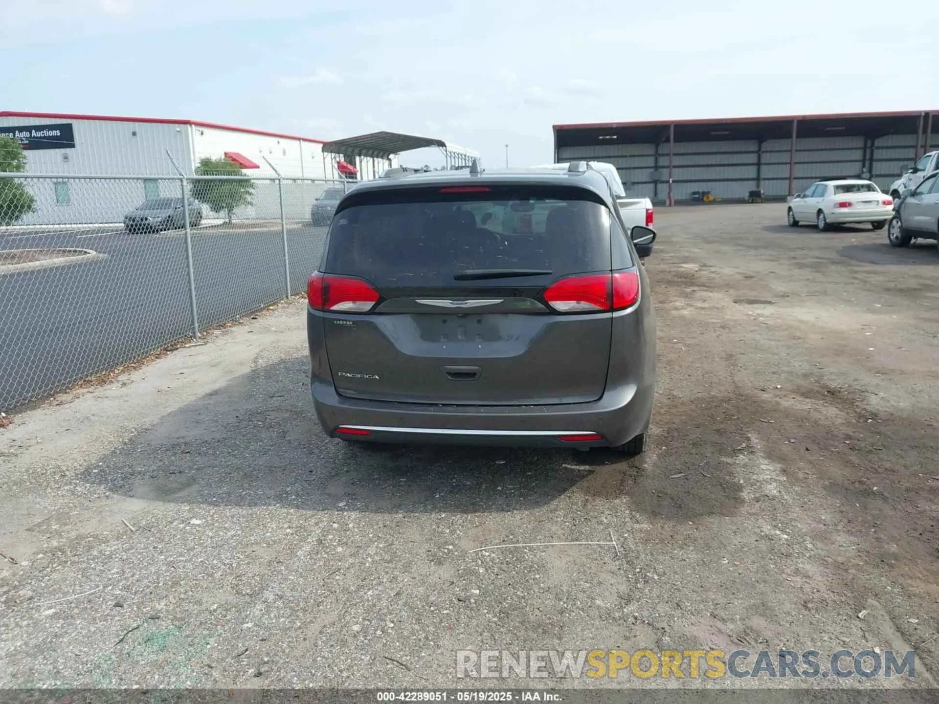 16 fotografías del automóvil dañado 2C4RC1BG1KR625031 CHRYSLER PACIFICA 2019