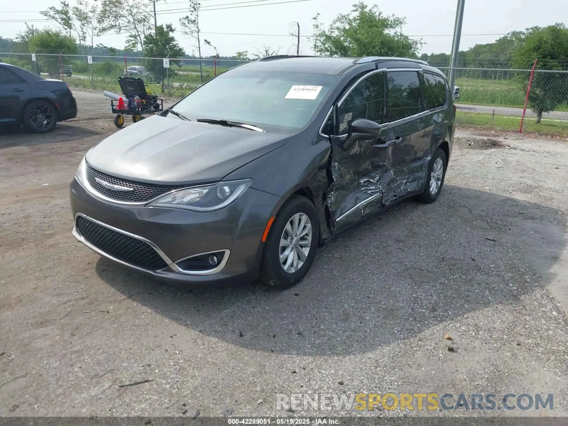 2 fotografías del automóvil dañado 2C4RC1BG1KR625031 CHRYSLER PACIFICA 2019