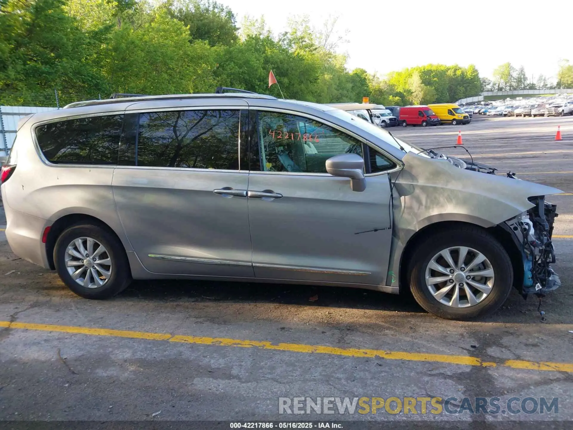 13 fotografías del automóvil dañado 2C4RC1BG1KR665917 CHRYSLER PACIFICA 2019
