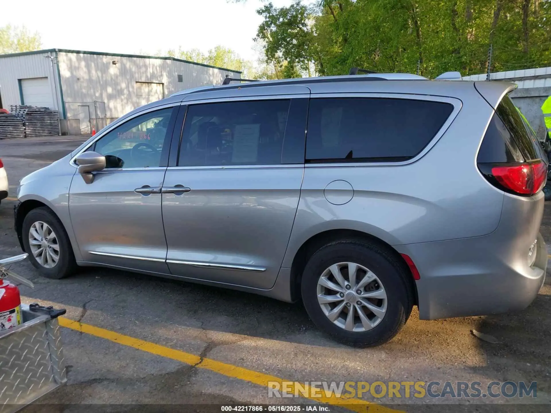 14 fotografías del automóvil dañado 2C4RC1BG1KR665917 CHRYSLER PACIFICA 2019