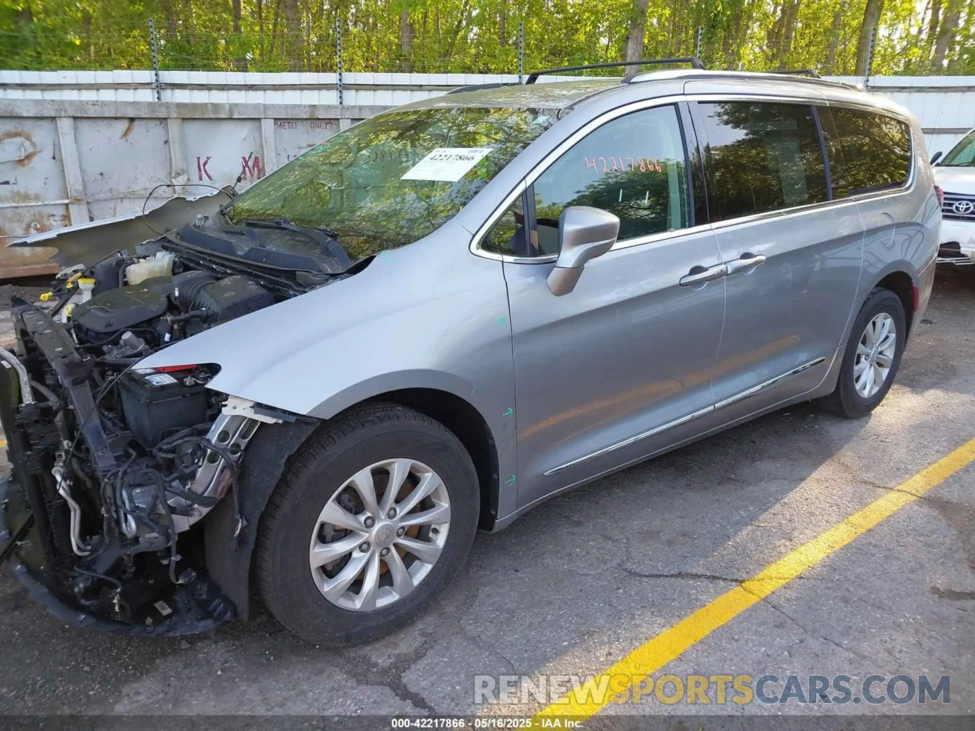 2 fotografías del automóvil dañado 2C4RC1BG1KR665917 CHRYSLER PACIFICA 2019