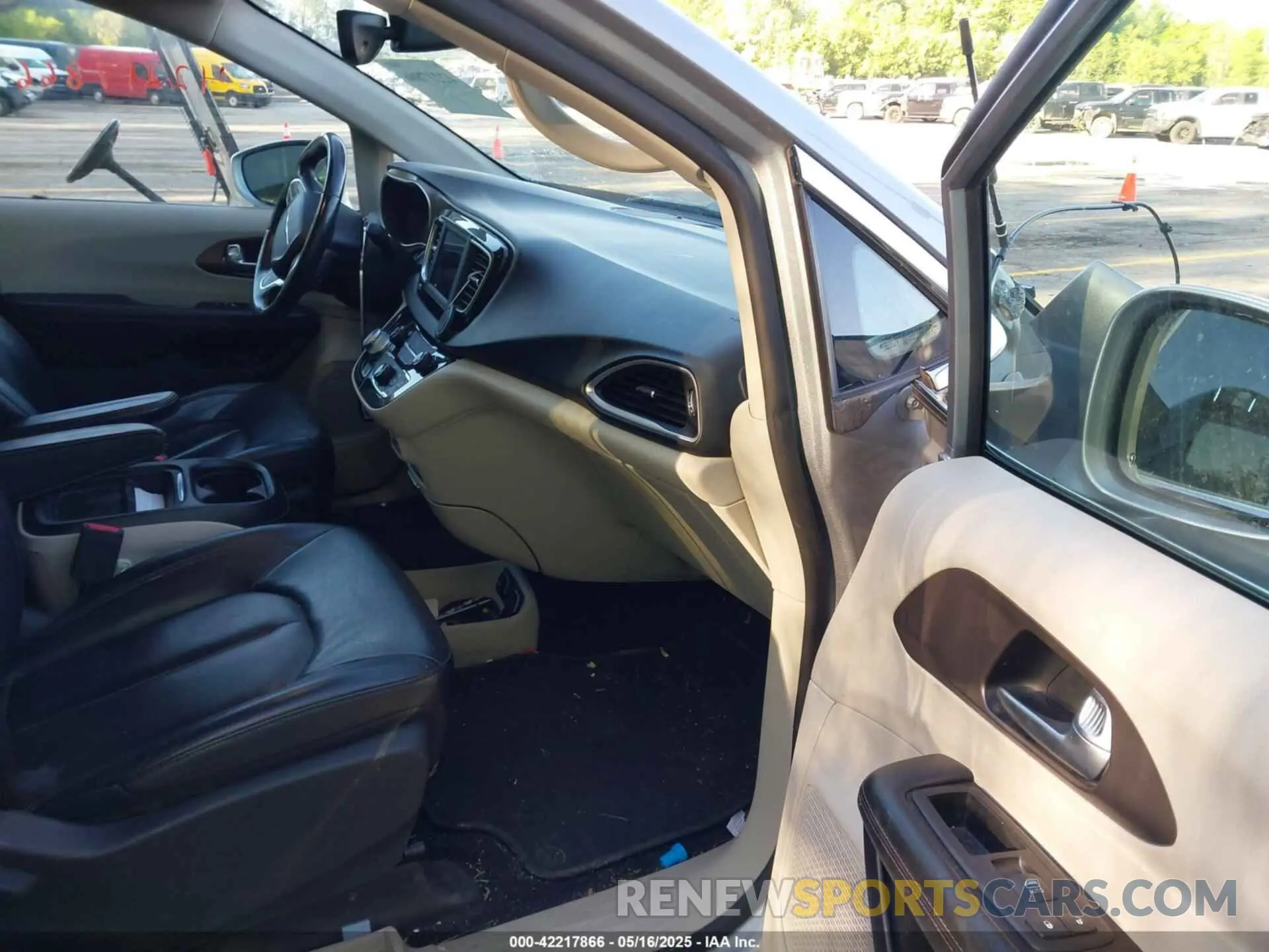 5 fotografías del automóvil dañado 2C4RC1BG1KR665917 CHRYSLER PACIFICA 2019