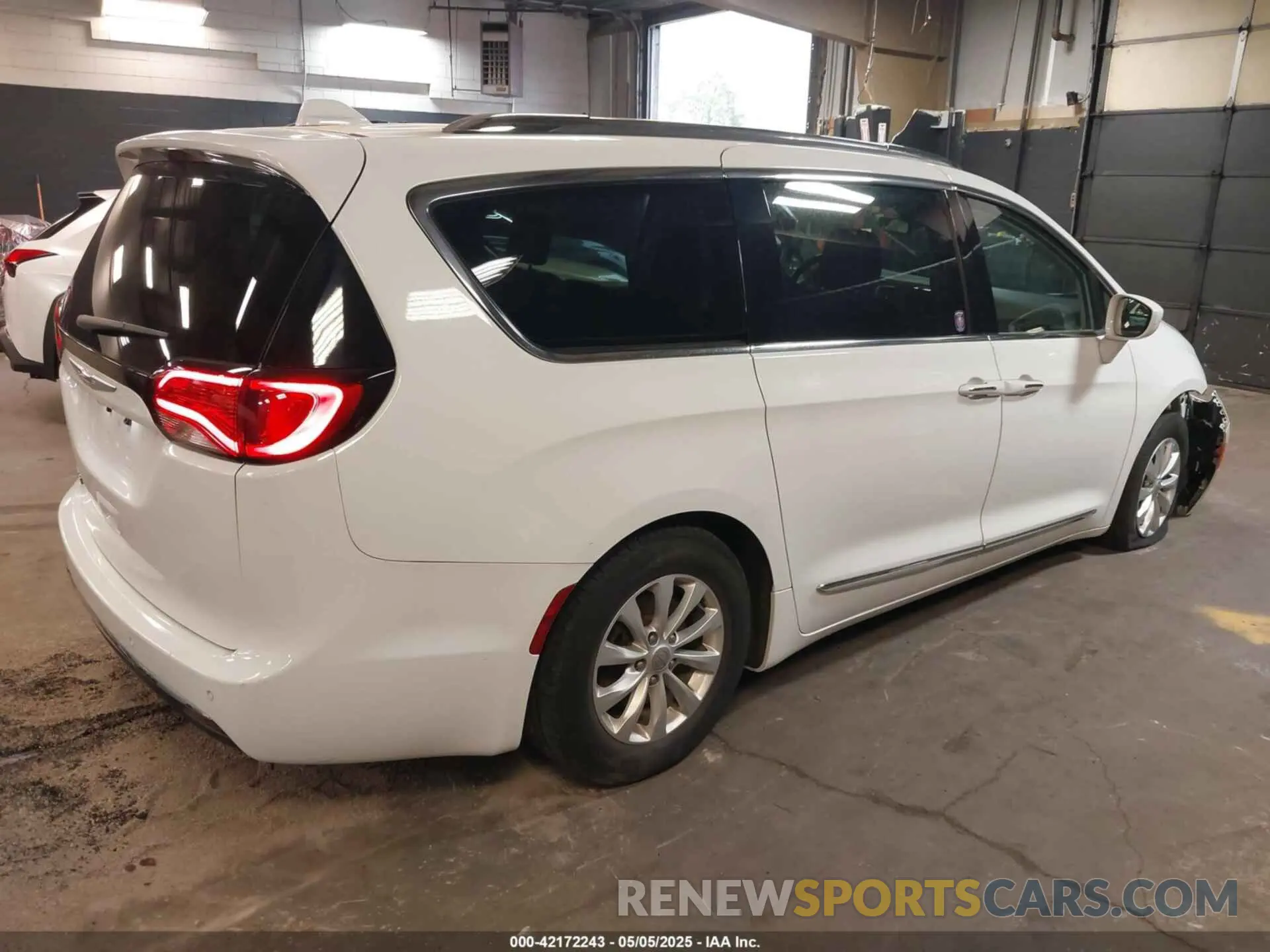 4 fotografías del automóvil dañado 2C4RC1BG2KR577524 CHRYSLER PACIFICA 2019