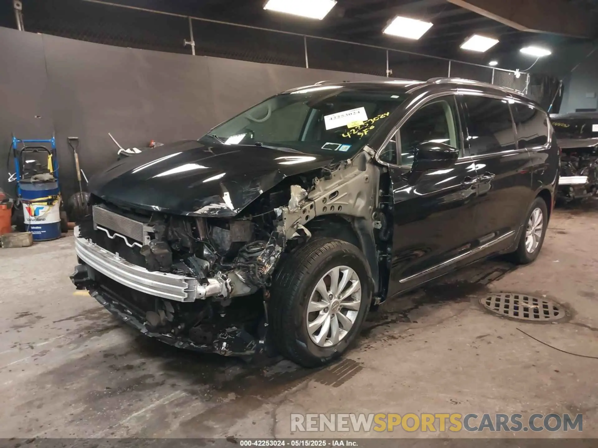 2 fotografías del automóvil dañado 2C4RC1BG2KR604527 CHRYSLER PACIFICA 2019