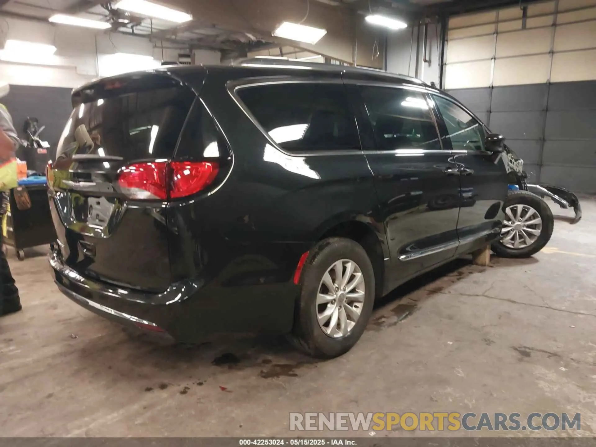 4 fotografías del automóvil dañado 2C4RC1BG2KR604527 CHRYSLER PACIFICA 2019