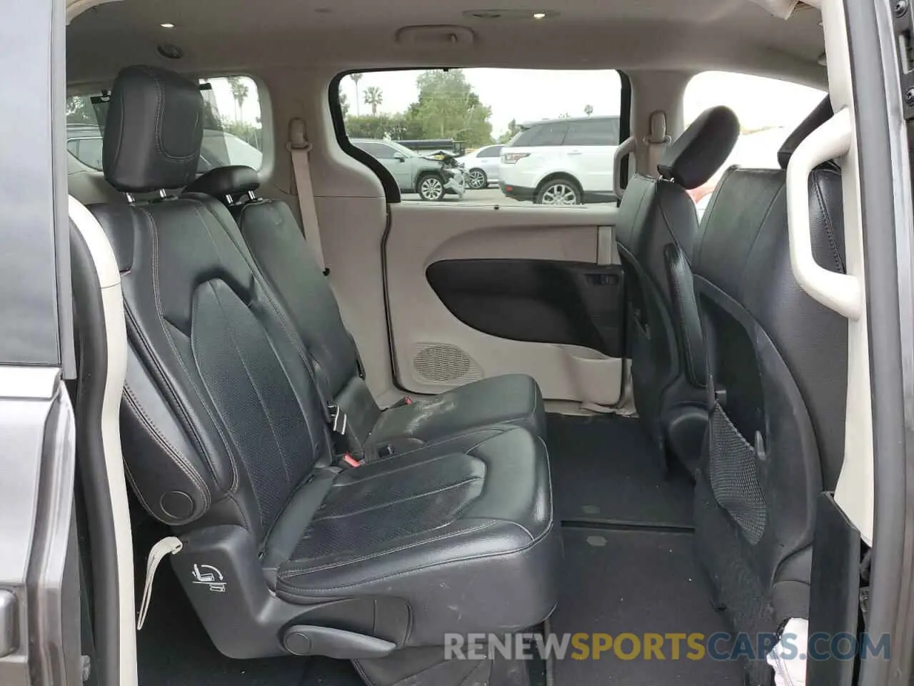 10 fotografías del automóvil dañado 2C4RC1BG2KR627886 CHRYSLER PACIFICA 2019