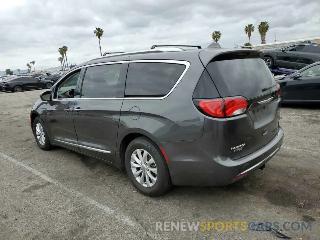 2 fotografías del automóvil dañado 2C4RC1BG2KR627886 CHRYSLER PACIFICA 2019