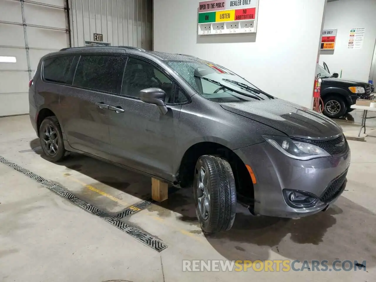 4 fotografías del automóvil dañado 2C4RC1BG4KR598312 CHRYSLER PACIFICA 2019