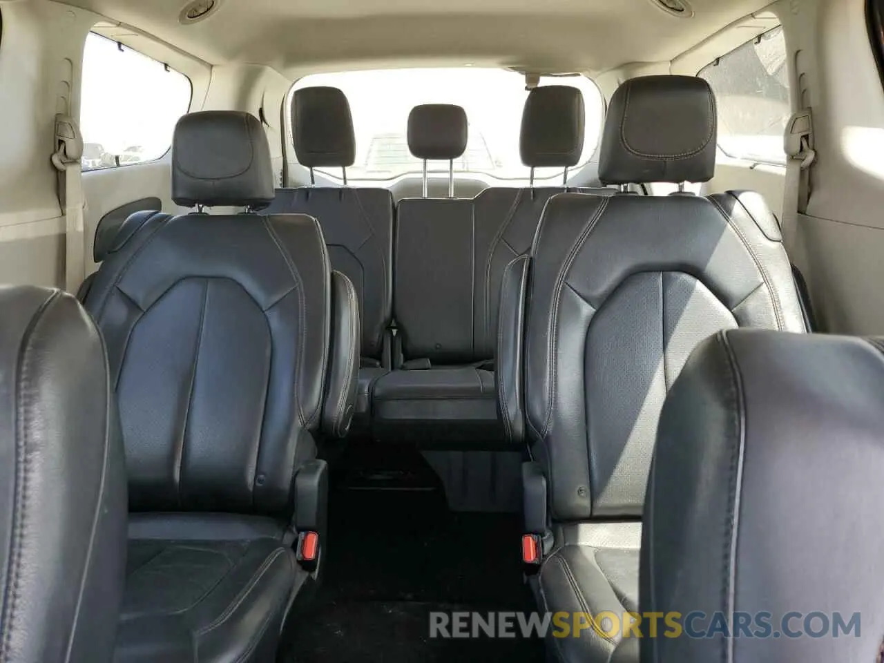10 fotografías del automóvil dañado 2C4RC1BG4KR626710 CHRYSLER PACIFICA 2019