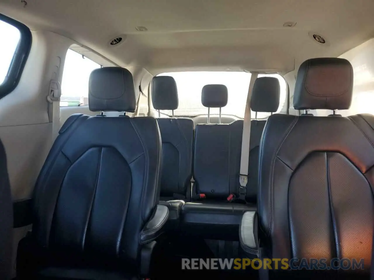 10 fotografías del automóvil dañado 2C4RC1BG5KR561043 CHRYSLER PACIFICA 2019