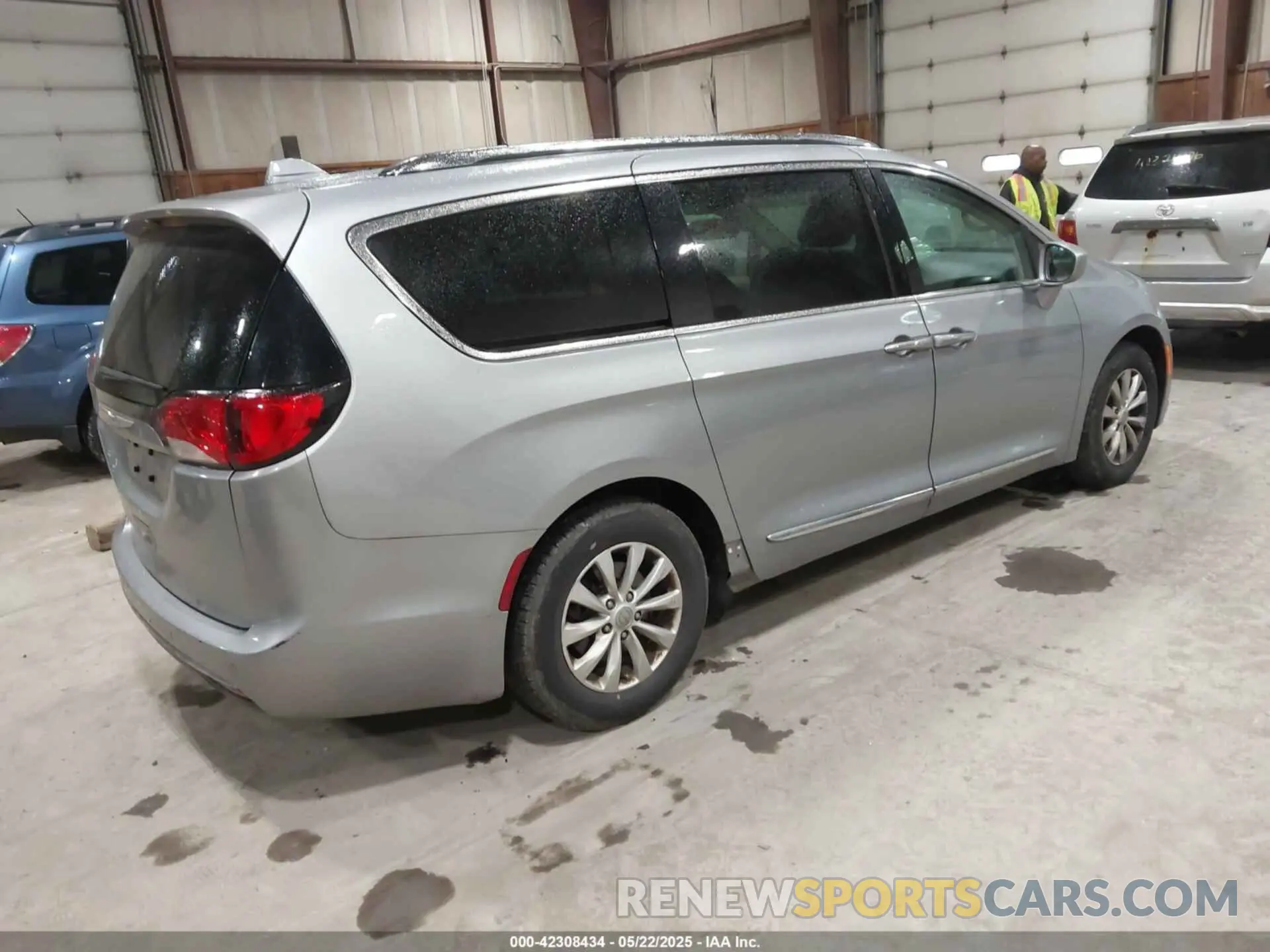 4 fotografías del automóvil dañado 2C4RC1BG6KR550276 CHRYSLER PACIFICA 2019