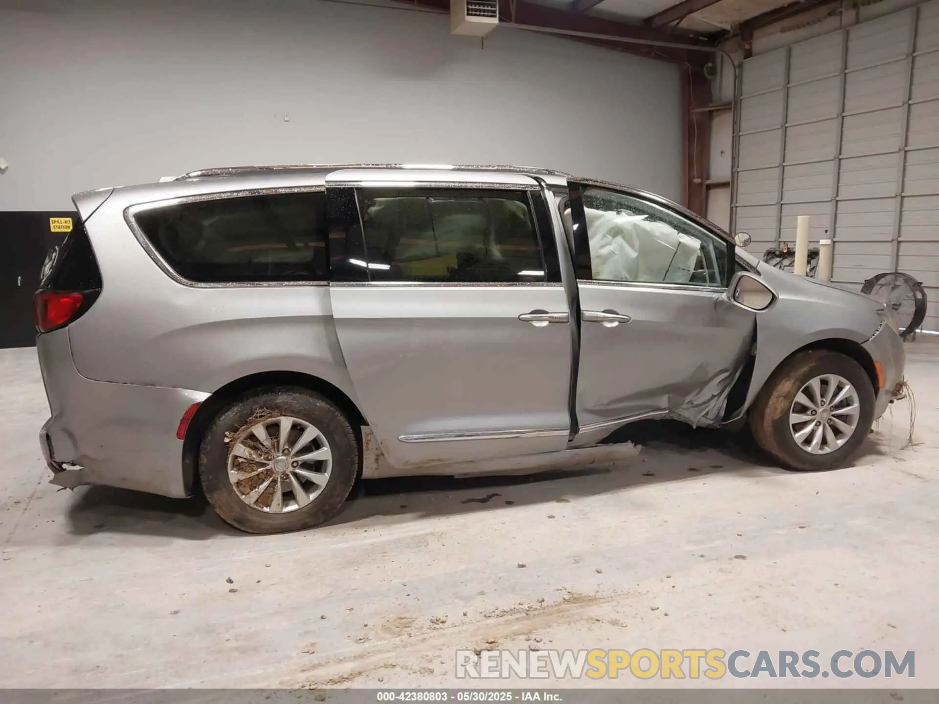 13 fotografías del automóvil dañado 2C4RC1BG6KR560189 CHRYSLER PACIFICA 2019
