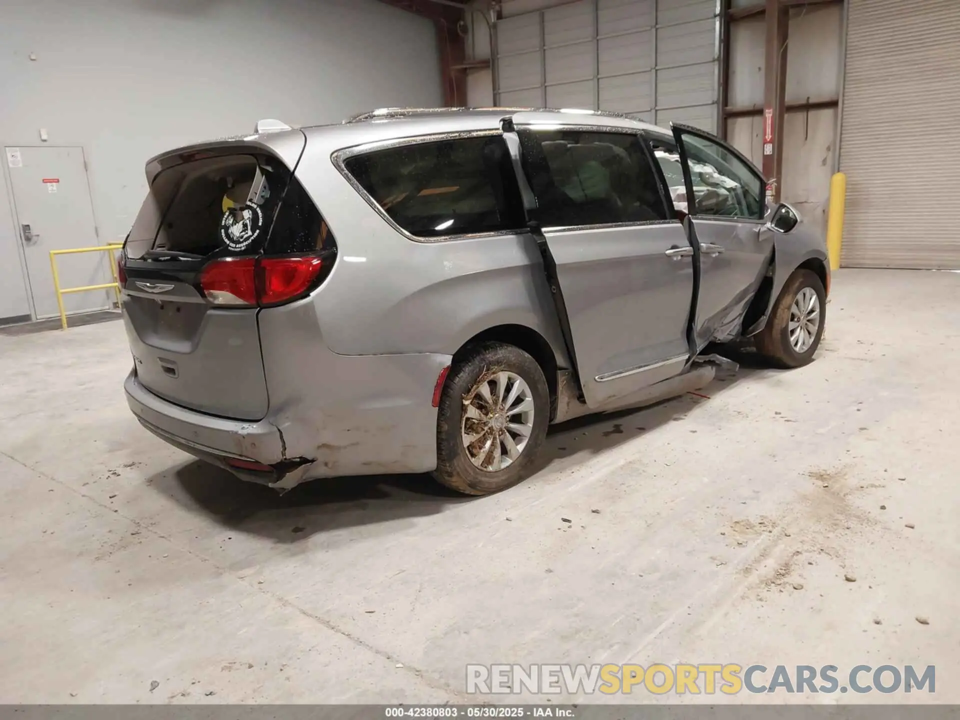 4 fotografías del automóvil dañado 2C4RC1BG6KR560189 CHRYSLER PACIFICA 2019