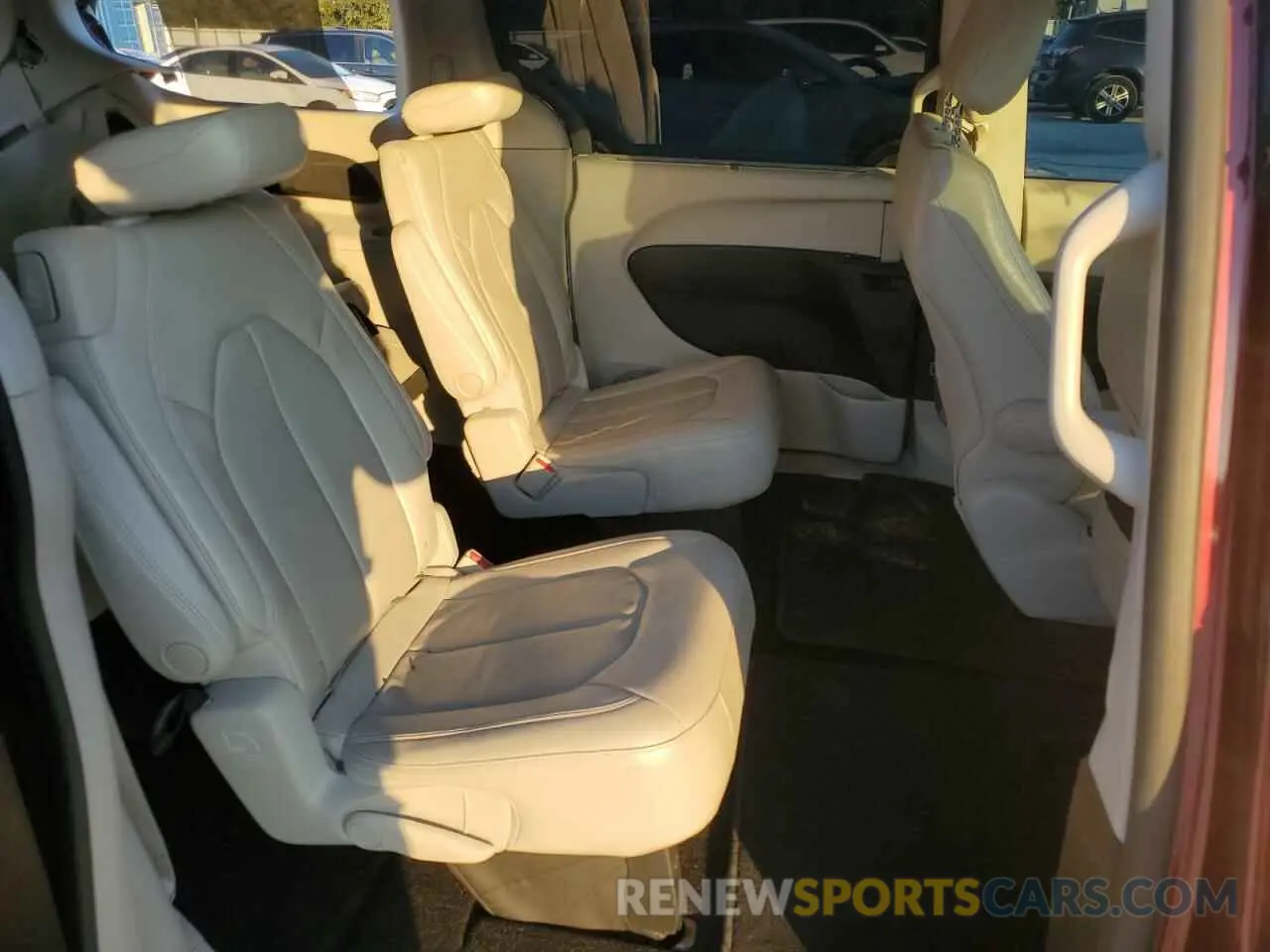 11 fotografías del automóvil dañado 2C4RC1BG6KR686391 CHRYSLER PACIFICA 2019