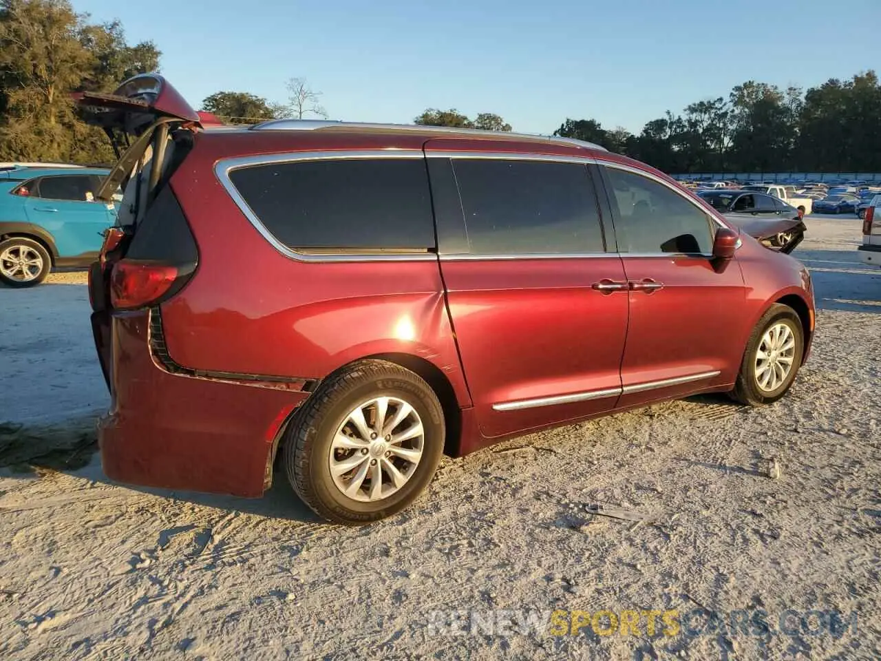 3 fotografías del automóvil dañado 2C4RC1BG6KR686391 CHRYSLER PACIFICA 2019