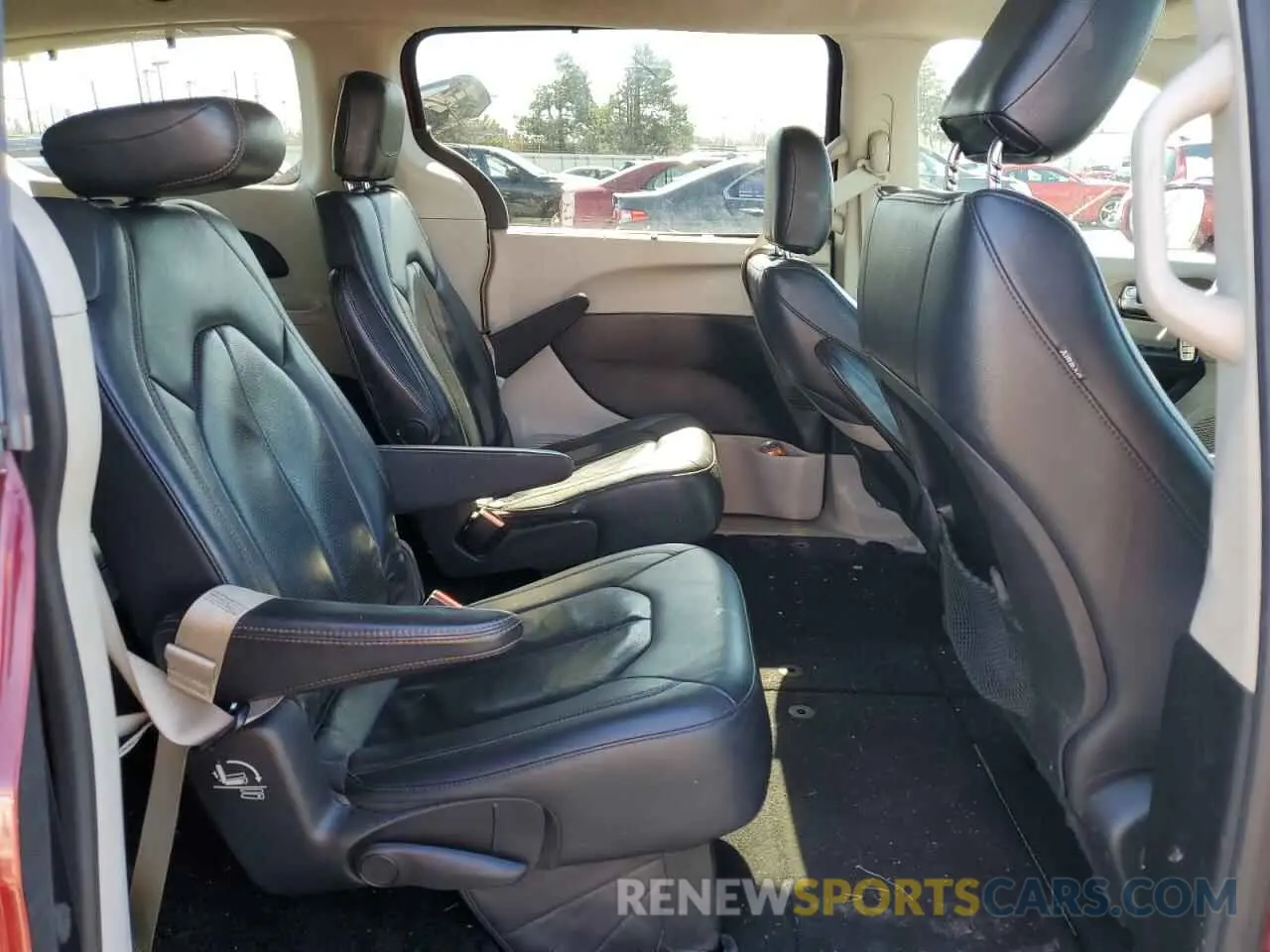 12 fotografías del automóvil dañado 2C4RC1BG6KR700564 CHRYSLER PACIFICA 2019