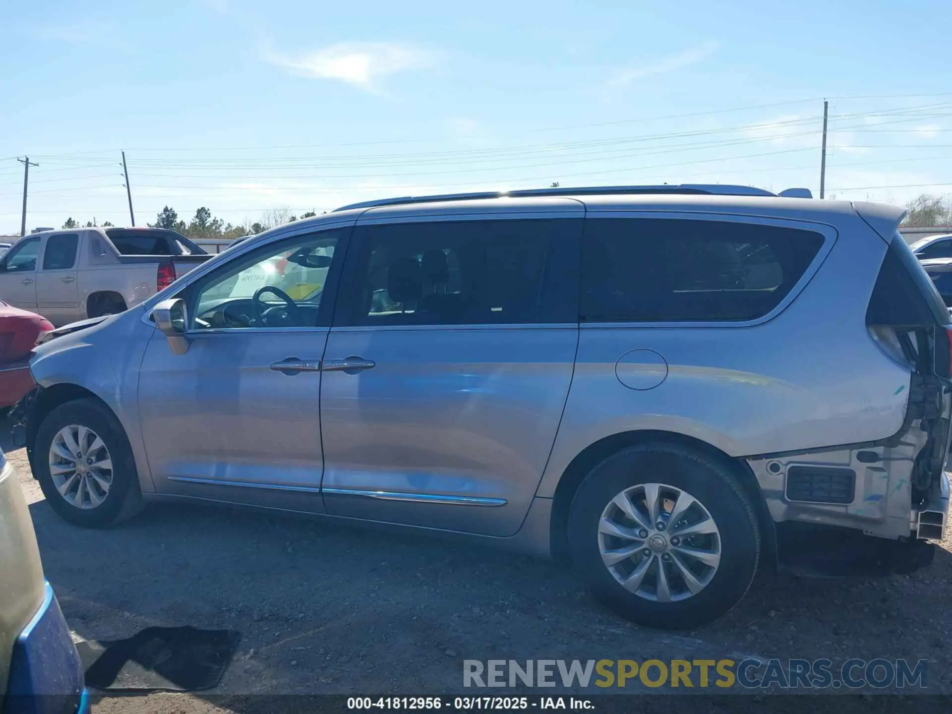 15 fotografías del automóvil dañado 2C4RC1BG7KR554739 CHRYSLER PACIFICA 2019