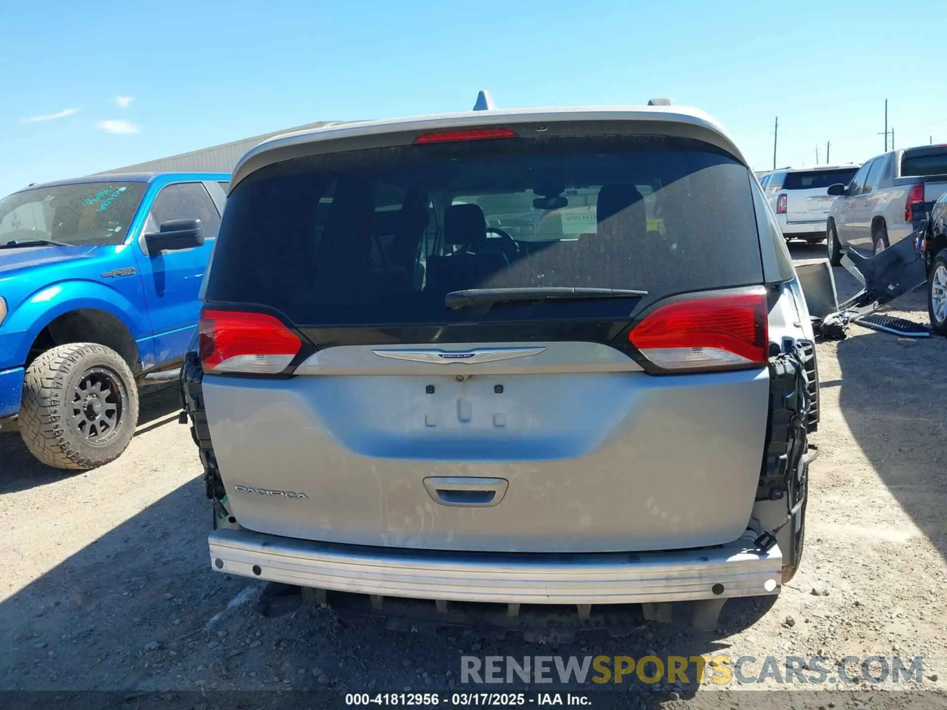 17 fotografías del automóvil dañado 2C4RC1BG7KR554739 CHRYSLER PACIFICA 2019