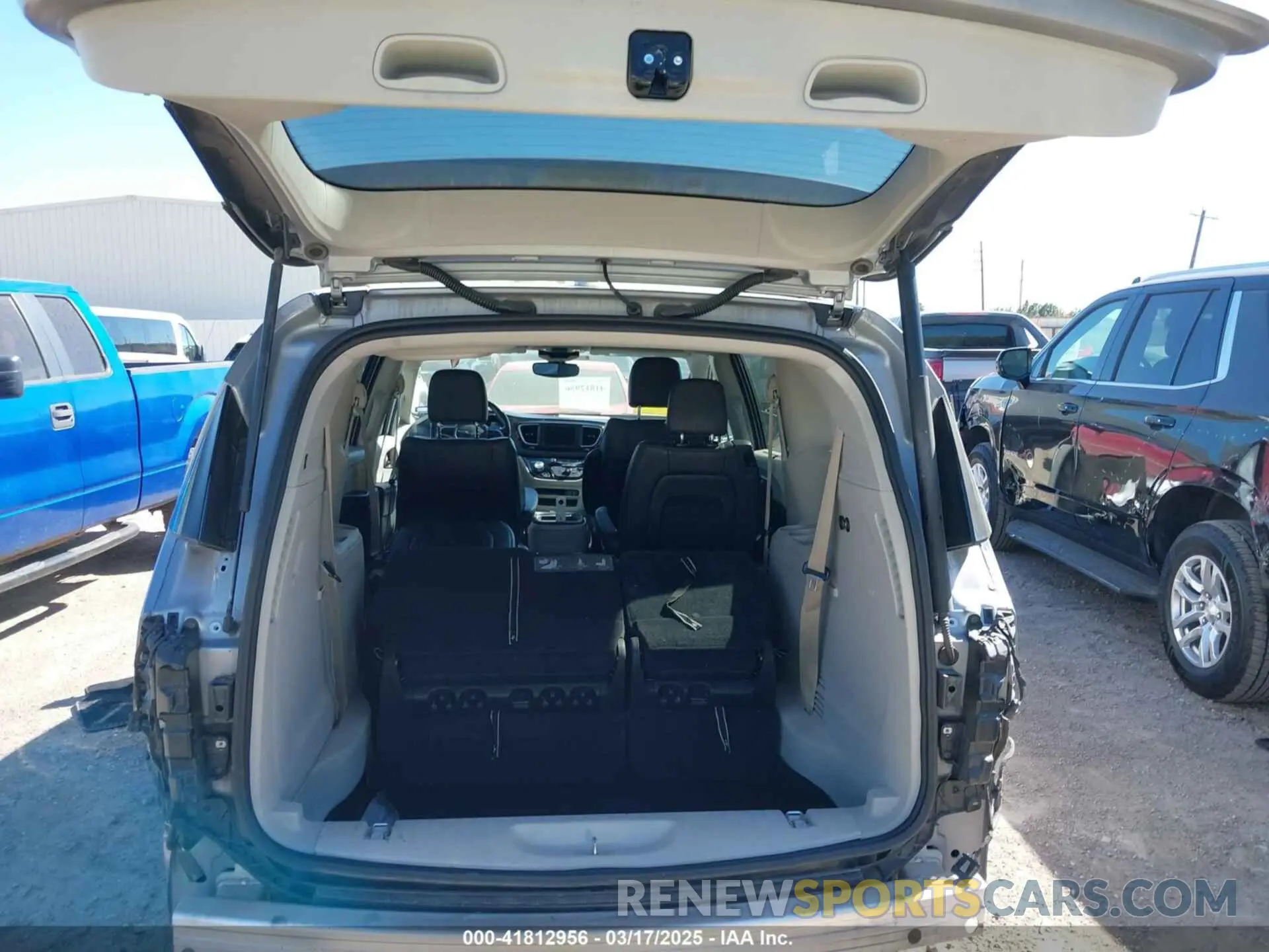 18 fotografías del automóvil dañado 2C4RC1BG7KR554739 CHRYSLER PACIFICA 2019